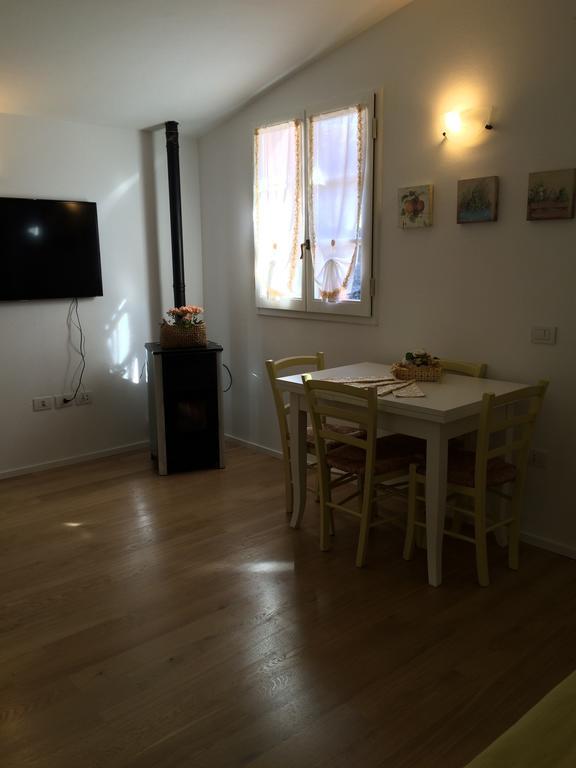 Casina Rosa Apartment เชร์ตาลโด ห้อง รูปภาพ