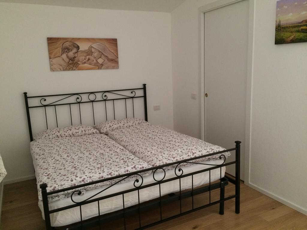 Casina Rosa Apartment เชร์ตาลโด ห้อง รูปภาพ