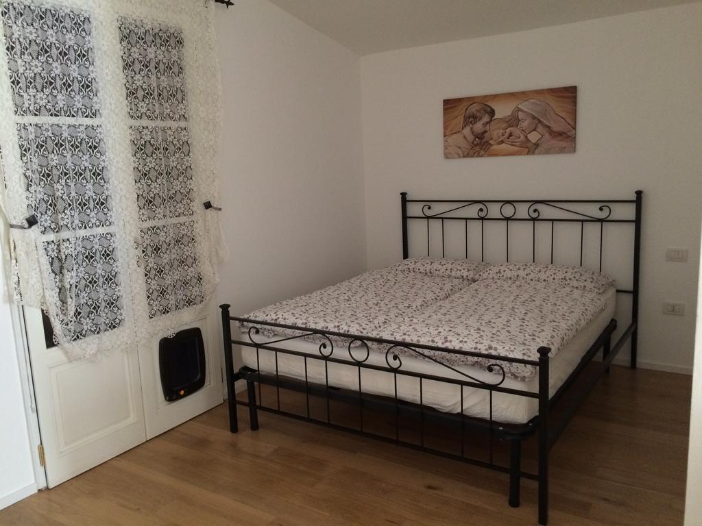 Casina Rosa Apartment เชร์ตาลโด ห้อง รูปภาพ